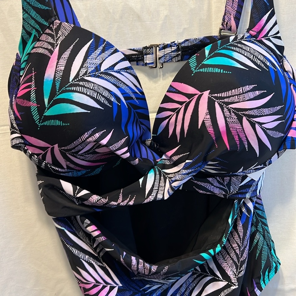 Swimsuits For All One Piece Cutout Tropical Wire Padded Swimsuit Size 22 NWT